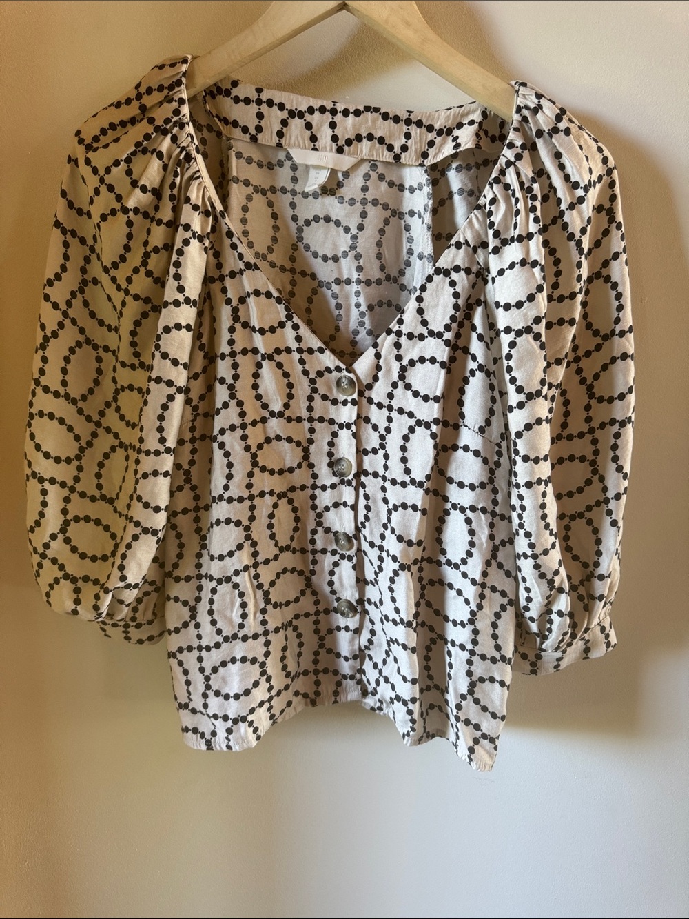 H&M Cream Button-Front Puff Sleeve Blouse with Black Dot Chain Print